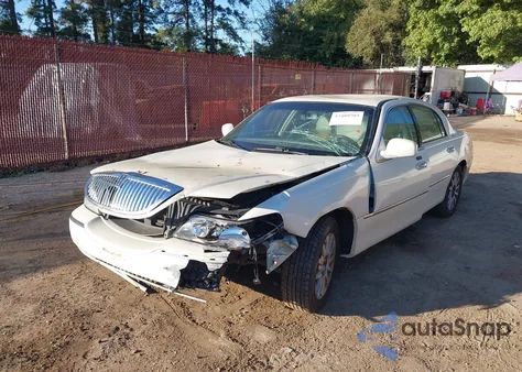 2007 Lincoln Town Car Signature z USA, uszkodzony, nr VIN 1LNHM81V17Y627653